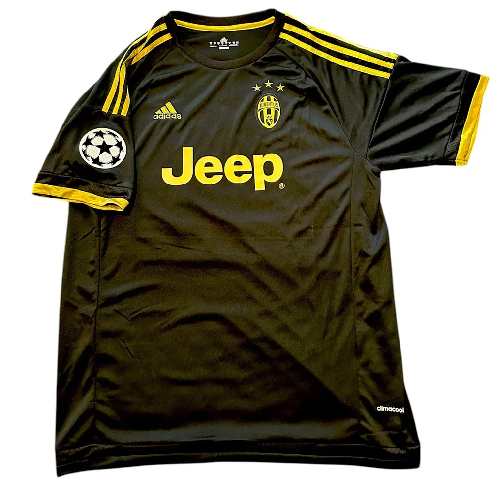 2015/16 retro juventus third kit. Paul Pogba soccer football jersey.